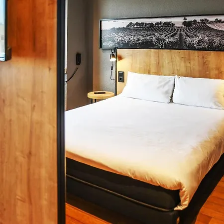 Ibis Hotell 2*