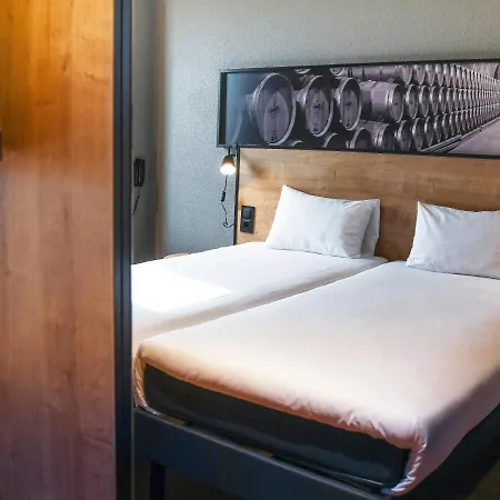 Ibis Hotel 2*