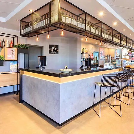 Ibis Hotel 2*
