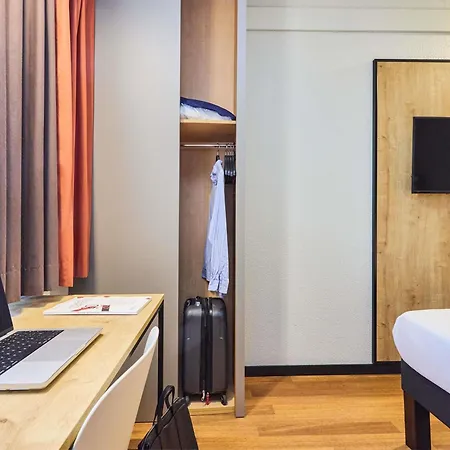 Ibis Hotel 2*